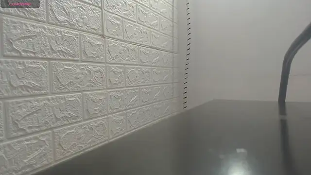 nei girl online show from November 20, 2025, 11:22 am