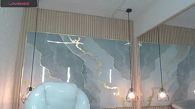 nei girl online show from November 7, 2025, 11:37 am