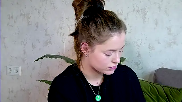 AshleyD  online show from September 30, 2025, 3:12 am