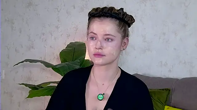 AshleyD  online show from October 4, 2025, 3:19 am