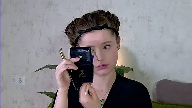 AshleyD  online show from October 13, 2025, 2:46 am