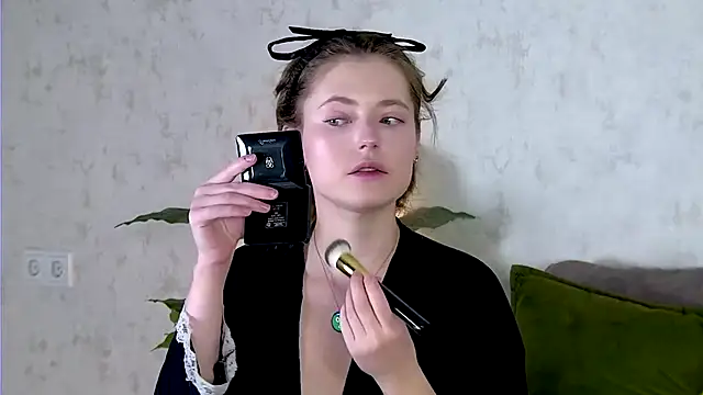 AshleyD  online show from November 15, 2025, 12:42 pm