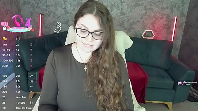 LuxSopphia online show from April 20, 2026, 7:04 pm