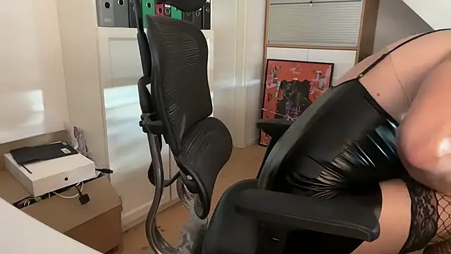 devotesissy83 online show from September 15, 2025, 8:04 am