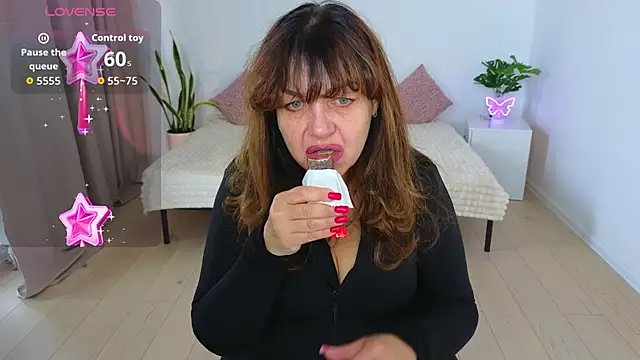 Snapshot of Nika_Light chatting on January 9, 2026, 11:28 am Nika Light online show from January 9, 2026, 11:28 am