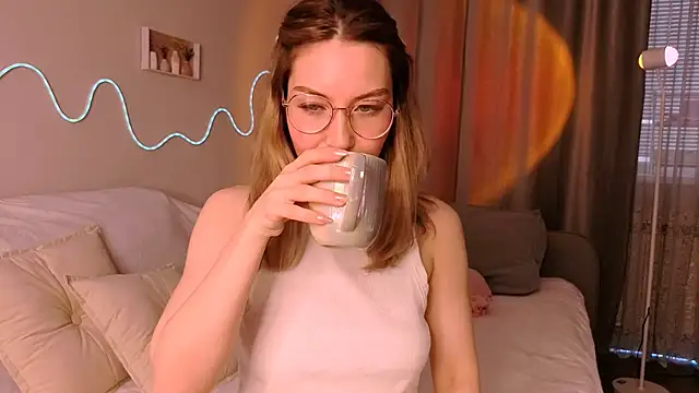 Lilo Sims online show from October 7, 2025, 1:50 am