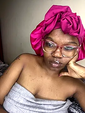 YummyMelanin117 online show from November 21, 2025, 8:30 pm