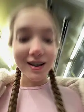 bambi lu online show from November 28, 2025, 6:08 pm