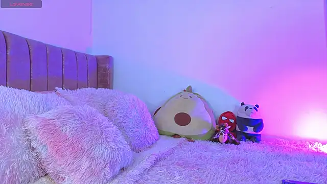 zaraquiinn online show from November 5, 2025, 2:42 pm