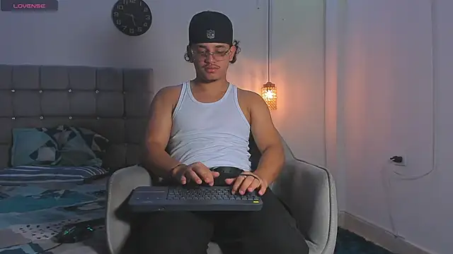 samxx muscle online show from December 3, 2025, 2:16 pm