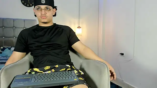 samxx muscle online show from November 8, 2025, 1:03 pm