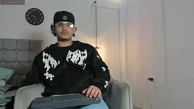 samxx muscle online show from November 12, 2025, 1:37 pm