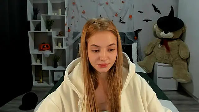 MelanieAlves online show from November 6, 2025, 12:20 pm