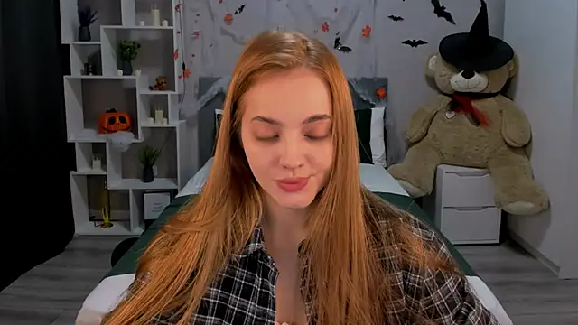 MelanieAlves online show from October 31, 2025, 6:37 pm