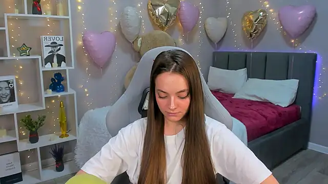 MelanieAlves online show from February 13, 2026, 11:27 pm