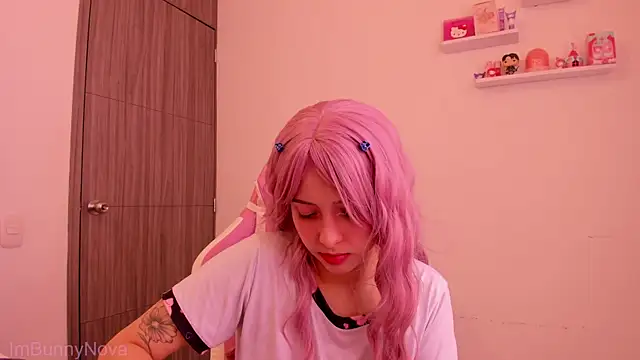 ImBunnyNova online show from June 19, 2026, 3:07 pm