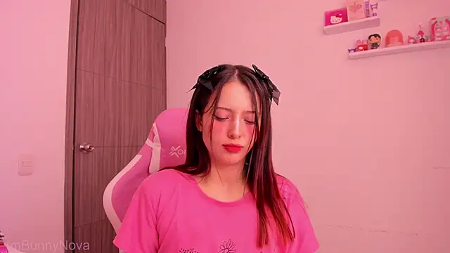 ImBunnyNova online show from June 7, 2026, 6:24 pm