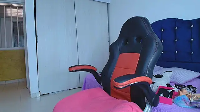 lovehotpink online show from October 7, 2025, 7:15 pm