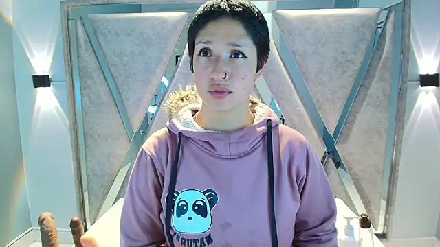 Elaine87  online show from November 26, 2025, 7:25 pm