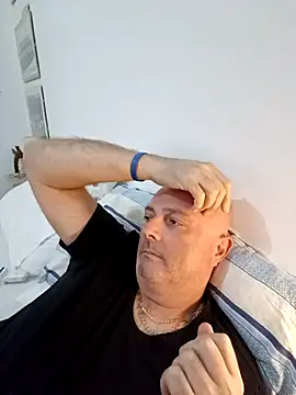 Alexis Bull online show from November 12, 2025, 4:11 pm