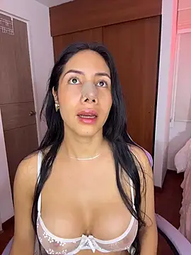 ArianaReynoldss online show from May 1, 2026, 5:23 am