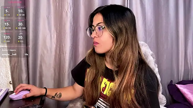 emma  bell  online show from October 2, 2025, 4:21 pm