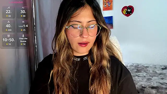 emma  bell  online show from September 10, 2025, 7:35 pm