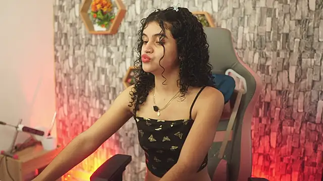 bonniie 98  online show from April 7, 2026, 7:04 pm