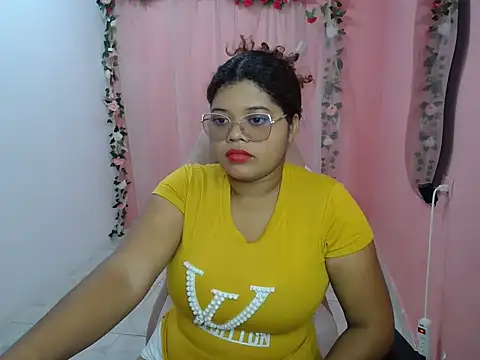 natalietits1 online show from September 18, 2025, 6:44 pm