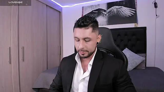 santi aesthetic online show from October 8, 2025, 3:41 am