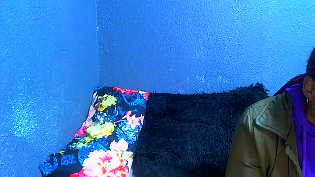 SMALLBOOBSXX online show from August 4, 2026, 6:12 pm