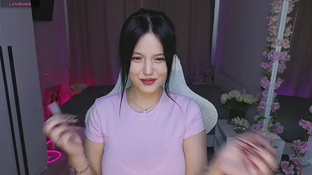 Betty  Davvis online show from October 6, 2025, 1:45 pm