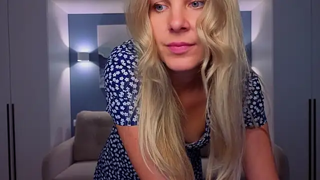 MelanieBennett online show from July 14, 2026, 10:21 am