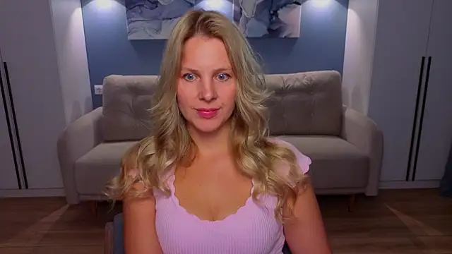 MelanieBennett online show from July 13, 2026, 8:13 am