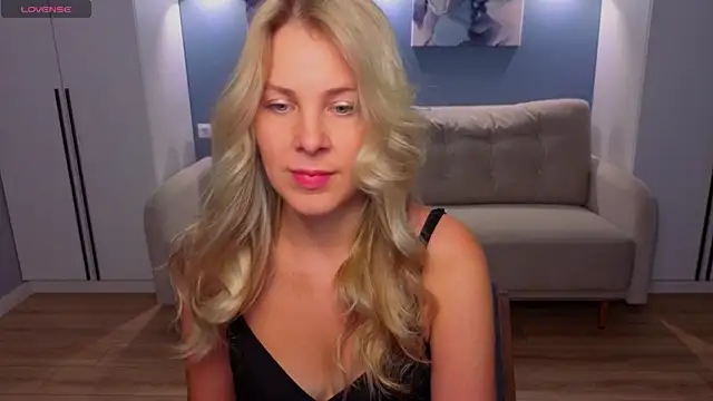 Snapshot of MelanieBennett chatting on June 17, 2026, 7:19 am MelanieBennett online show from June 17, 2026, 7:19 am