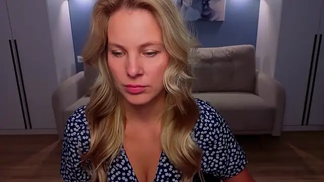 MelanieBennett online show from June 25, 2026, 6:51 am