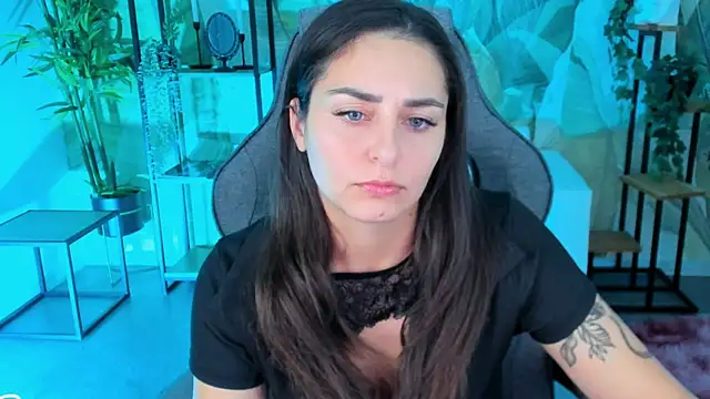 ValeriiMills online show from October 10, 2025, 2:40 pm