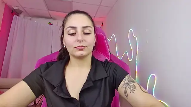 ValeriiMills online show from November 25, 2025, 3:45 pm