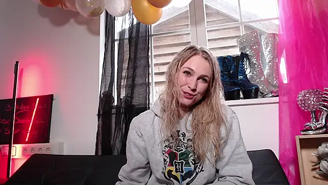 siswett online show from March 14, 2025, 2:08 pm