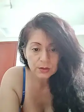 Snapshot of lunadicty chatting on June 4, 2026, 9:41 pm lunadicty online show from June 4, 2026, 9:41 pm