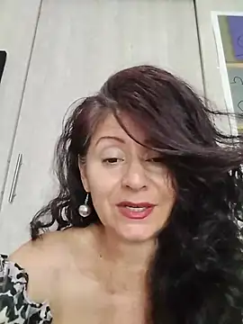 Snapshot of lunadicty chatting on May 17, 2026, 6:52 pm lunadicty online show from May 17, 2026, 6:52 pm