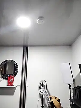 Cerecitaa02  online show from October 10, 2025, 11:44 am