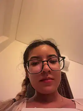 Pretty roxxyy online show from May 24, 2026, 12:54 am