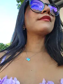 Pretty roxxyy online show from November 7, 2025, 12:31 pm