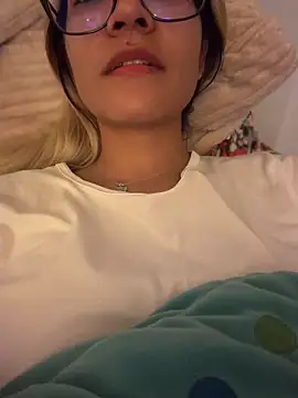Pretty roxxyy online show from June 7, 2026, 11:32 pm