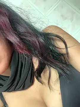 QueenLujaine online show from July 5, 2026, 10:44 am