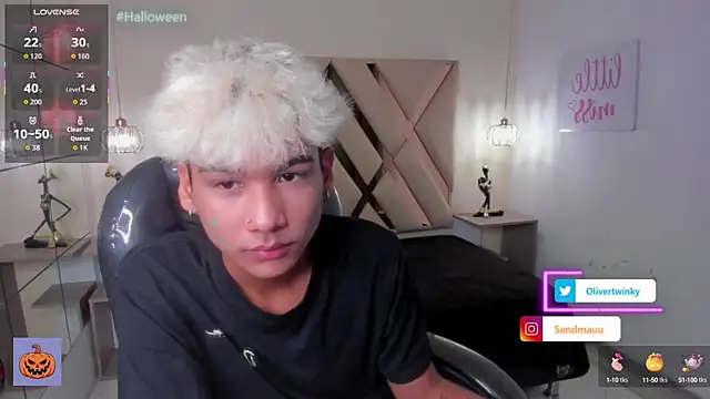 OliverTwinky online show from October 14, 2025, 2:39 pm