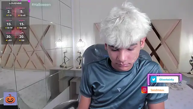 OliverTwinky online show from October 7, 2025, 2:07 pm