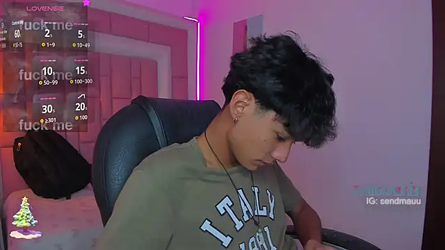 OliverTwinky online show from December 4, 2025, 2:38 pm