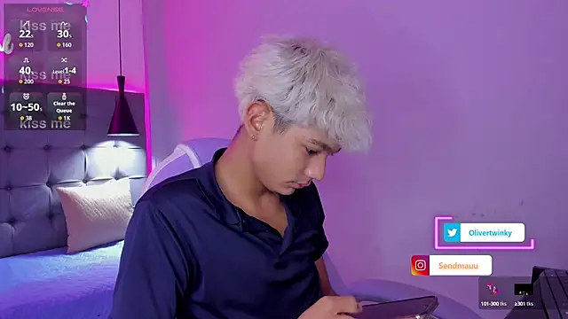 OliverTwinky online show from September 15, 2025, 2:50 pm